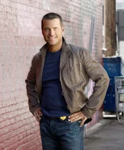 Ermittelt Undercover im sonnigen Los Angeles, um die nationale Sicherheit zu wahren: Special Agent G. Callen (Chris O'Donnell)