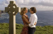 Lara Joy Körner und Hendrik Duryn in der neuen Rosamunde Pilcher-Verfilmung "Nebel über Schloss Kilrush".