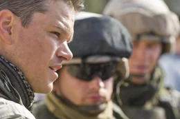 Offizier Roy Miller (Matt Damon, l.) und sein Team sollen im besetzten Bagdad die Massenvernichtungswaffen Sadam Husseins aufsp&uuml;ren.
