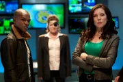 v.l.n.r.: Alphonse Inuit (Brandon Johnson), Kove (Kate Mulgrew) und Piper Ferguson (June Diane Raphael).