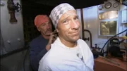 Klapperschlangenfänger, Bienenjäger, Fischverarbeiter oder Aasbeseitiger auf befahrenen Straßen: Es sind die unangenehmen und gefährlichen Jobs, die Mike Rowe kennenlernen will. Allerdings nicht duch Zuschauen, sondern indem er mitmacht. Unter Anleitung erfahrener Profis lässt er sich auf oftmals haarsträubende Arbeiten ein. In dieser Folge muss er in einen Dampfkessel steigen, für Erosionsschutz sorgen und kleine Krabbeltiere züchten.