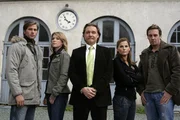 Ingo Lenßen (M.) und seine Ermittler - Sebastian Thiele (l.), Katja Hansen (2.v.l.), Sandra Nitka (2.v.r.) und Christian Storm (r.).