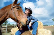 Claire McLeod (Lisa Chappell) hat ihr ganzes Leben auf dem Land verbracht und führt die Farm, die seit Generationen ihrer Familie gehört, seit dem Tod ihres Vaters allein.