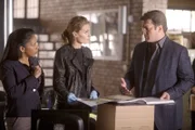 l-r: Captain Victoria Gates(Penny Johnson Jerald), Kate Beckett(Stana Katic), Richard Castle (Nathan Fillion)