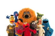 Die Figuren aus der "Sesamstra&szlig;e" v.l.: Bert, Grobi, Ernie, Samson, Elmo, Pferd, Wolle, Wolf, Finchen und das Kr&uuml;melmonster