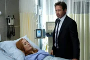 L-R: Scully (Gillian Anderson) und Mulder (David Duchovny)
