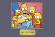 (23. Staffel) - Die Simpsons: Maggie (3.v.l.), Marge (l.), Homer (2.v.l.), Bart (2.v.r.) und Lisa Simpson (r.) ...
