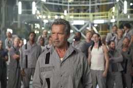 Im Hochsicherheitsgef&auml;ngnis ist Emil Rottmayer (Arnold Schwarzenegger, M.) ein Au&szlig;enseiter.