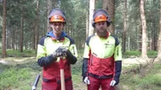 Hendrik Zeuzen und Vincent Seiger, Forstwirt-Auszubildende