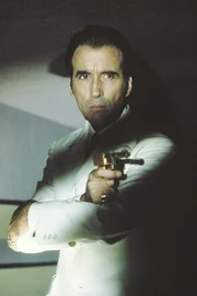 Christopher Lee (Scaramanga).