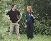 Bens (Charles Mesure, l.) Plan bringt Bree (Marcia Cross, r.) und ihre Freundinnen in eine missliche Lage ...