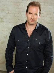 (7. Staffel) - Das Schicksal legt auch Luke (Scott Patterson) immer wieder Steine in den Weg ... (7. Staffel) - Das Schicksal legt auch Luke (Scott Patterson) immer wieder Steine in den Weg ...