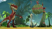 Die Raptoren fordern die vier Dinos zu einem Korbballspiel heraus.