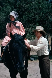 Laura Ingalls (Melissa Gilbert, l.); Charles Ingalls (Michael Landon, r.)