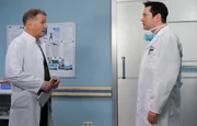 Dr. Roland Heilmann (Thomas R&uuml;hmann) sagt Dr. Philipp Brentano (Thomas Koch), dass seine Patientin Sylvia Haas nach Alkohol riecht und eine Narkose in diesem Fall zu riskant ist. Philipp wei&szlig;, dass Kris' Eltern sich gerade trennen und ahnt, dass es Sylvia Haas momentan nicht so gut geht. Dr. Heilmann denkt, dass es sich nicht um Restalkohol vom vorherigen Abend handelt.
