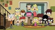 v.li.: Lincoln, Lily, Leni, Lana, Luan, Lynn Sr., Rita, Lola, Lynn, Lucy, Luna, Lisa