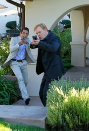 L-R: Ryan Wolfe (Jonathan Togo) und Horatio Caine (David Caruso)