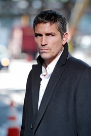 Reese (Jim Caviezel)
