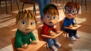 Simon (re.) wird in der Schule wegen seiner Brille gehänselt.