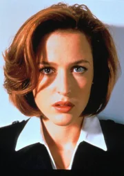 Dana Scully (Gillian Anderson)