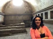Bettany Hughes in den Stabianischen Bädern.