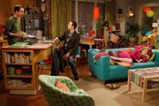 Der geplante Abend mit Stuart endet völlig anderes als Penny geplant hat. Denn plötzlich steht Sheldon in ihrer Wohnung und führt mit Stuart eine leidenschaftliche Diskussion über Batman und dessen möglichen Nachfolger ...