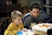 v.li.: Dewey (Erik Per Sullivan), Reese (Justin Berfield).