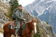 Ein echter Naturbursche mit kriminalistischem Spürsinn: Pietro (Terence Hill), Kommandant der Forstwache im Pustertal ...