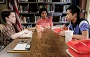 Bildet sich zwischen (v.l.n.r.) Sheldon (Iain Armitag), Libby (Anjelika Washinton) und Tam (Ryan Phuong) eine neue Dreierfreundschaft?