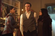 (v.l.n.r.) Maggie Vera (Sarah Jeffery); Harry Greenwood (Rupert Evans); Mel Vera (Melonie Diaz)