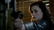 Allison (Crystal Reed) schießt auf einen der Jäger...