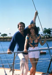 Jonathan Hart (Robert Wagner, l.); Jennifer Hart (Stefanie Powers, r.)