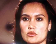 Die attraktive Schatzjägerin Sydney Fox (Tia Carrere).