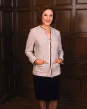 Wünscht sich nur das Beste für ihre Tochter und ihre Enkelin, aber ihr Weg ist nicht immer der richtige: Emily (Kelly Bishop)