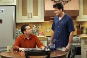 Mein cooler Onkel Charlie "Eine Nase voll Alan". Im Bild: Jon Cryer (Alan), Charlie Sheen (Charlie).