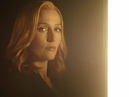 (1. Staffel) - Scully (Gillian Anderson) macht sich mit ihrem Partner erneut auf die Suche nach der Wahrheit, als ihr bewusst wird, dass alles, was sie glaubte zu wissen, eine L&uuml;ge war ...