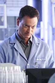 Vor genau zehn Jahren hat Detective Mac Taylor (Gary Sinise) seine geliebte Frau bei den Anschlägen vom 11. September verloren. Nach seinem letzten abgeschlossenen Fall, entschied der CSI-Chef sich für einen beruflichen Wechsel in ein Labor. Dort arbeitet man daran, die DNA der Opfer des 11. Septembers schneller und zuverlässiger zu identifizieren.