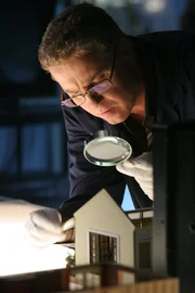 Gil Grissom  (William Petersen)