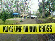 Ein Notruf geht bei der Polizei ein: Ein Arzt hat seine Frau in einer Blutlache auf dem Badezimmerboden gefunden.