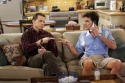Gehen sich gegenseitig ziemlich auf die Nerven: Charlie (Charlie Sheen, r.) und Alan (Jon Cryer, l.) ... Gehen sich gegenseitig ziemlich auf die Nerven: Charlie (Charlie Sheen, r.) und Alan (Jon Cryer, l.) ...