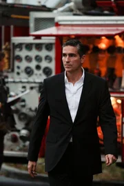 Reese (Jim Caviezel)
