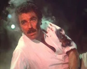 Nur knapp ist Magnum (Tom Selleck) einem Sprengstoffanschlag entkommen.