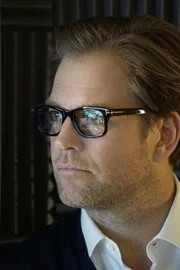 Um Mathisons Unschuld zu beweisen, muss Bull (Michael Weatherly) das Thema "Frauenfeindlichkeit in die Verteidigung einflechten, Doch das ist gar nicht so einfach ...
