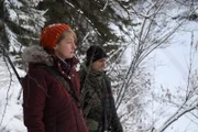 Chris und Jessi Morse machen sich auf die Suche nach einem Bären, den sie bei einem Spaziergang in der Nähe ihrer Hütte entdeckt haben.