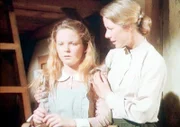 Caroline (Karen Grassle, r.) überbringt ihrer Tochter Mary (Melissa Sue Anderson, l.) die schreckliche Nachricht: Durch eine längst überstandene Augenerkrankung wurden Marys Sehnerven derart geschwächt, dass sie in wenigen Wochen erblinden wird ...
