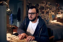KC Houseman (John Bradley)