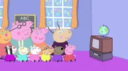Hinter, l-r: Mrs. Cat, Daddy Pig, Mummy Pig, Madame Gazelle. Vorne, l-r: Zoe Zebra. Rebecca Rabbit, Suzy Sheep, Pedro Pony, Danny Dog, Peppa Pig.