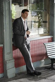 Booth (David Boreanaz) möchte die Gründe wissen warum der eigentlich beliebte Student Jimmy Bouvier, auch "der Biber" genannt, ermordete wurde.