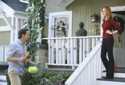 Während Lynette mit Toms neuer Freundin Jane aneinander gerät, erhält Bree (Marcia Cross, r.) von Ben (Charles Mesure, l.) eine schockierende Neuigkeit ...