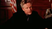 Johnny Vega (Gary Busey), ein ehemaliger Starsänger, wird verdächtigt, seine wesentlich jüngere zweite Frau Mary Ann erschossen zu haben. Doch er leugnet den Mord...